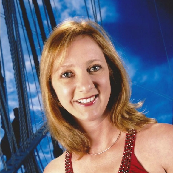 Meet your Posher, Kristy - Picture 2 of 3