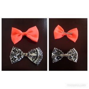 ❌SOLD❌Two cute bows! 🌟