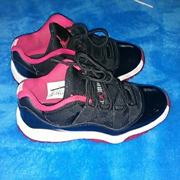 Jordon kids shoes size 11C