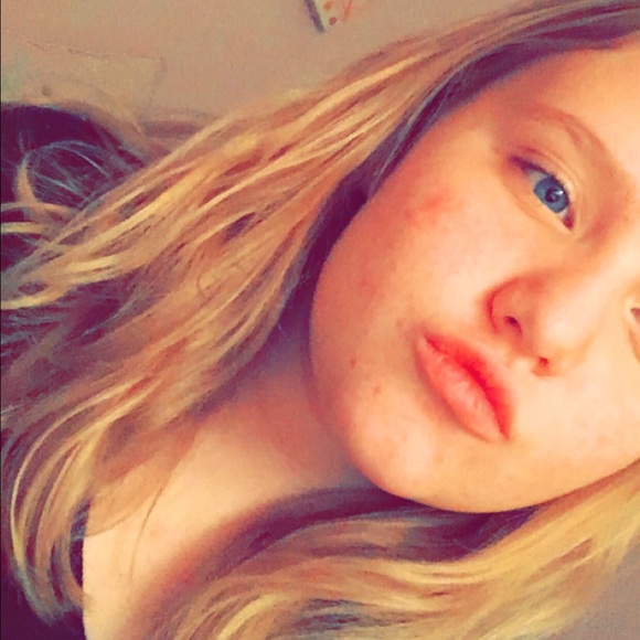 Meet your Posher, Hailee - Picture 1 of 1