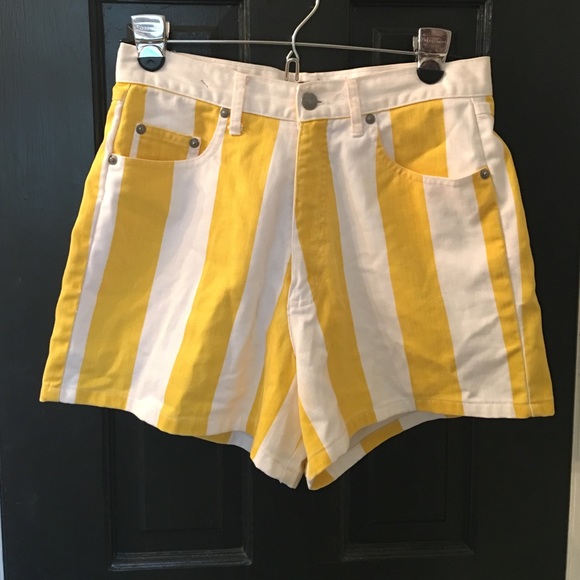 Skoozi stripped high waisted shorts