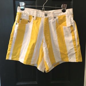 Skoozi stripped high waisted shorts