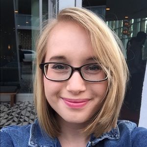 Meet your Posher, Caroline