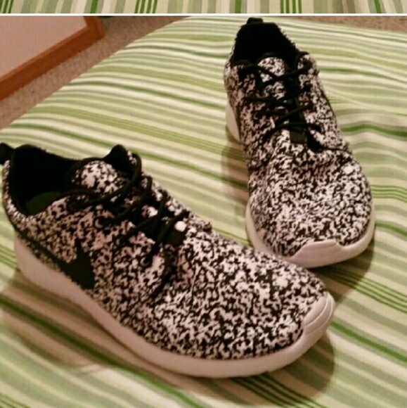 Black and white speckled nike roshe
