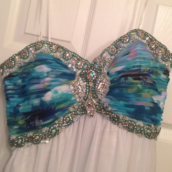 Beautiful Prom Dress - Picture 2 of 3