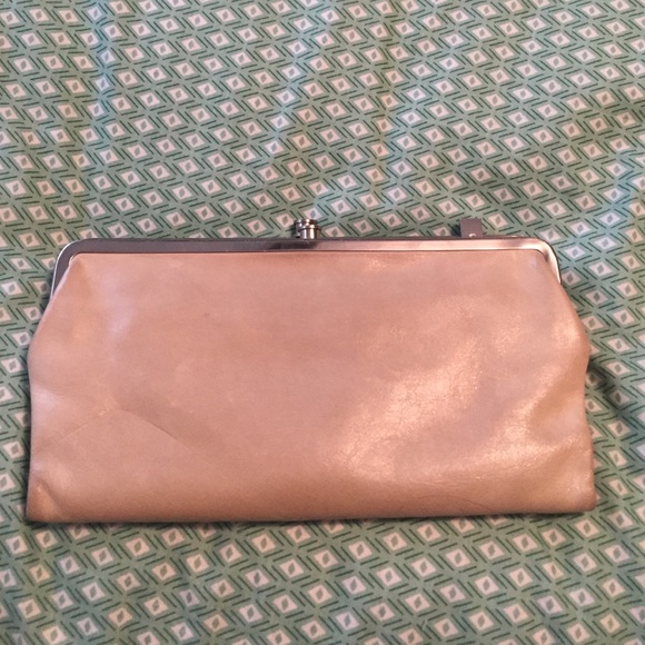 Hobo Lauren Vanilla colored. Like new condition!