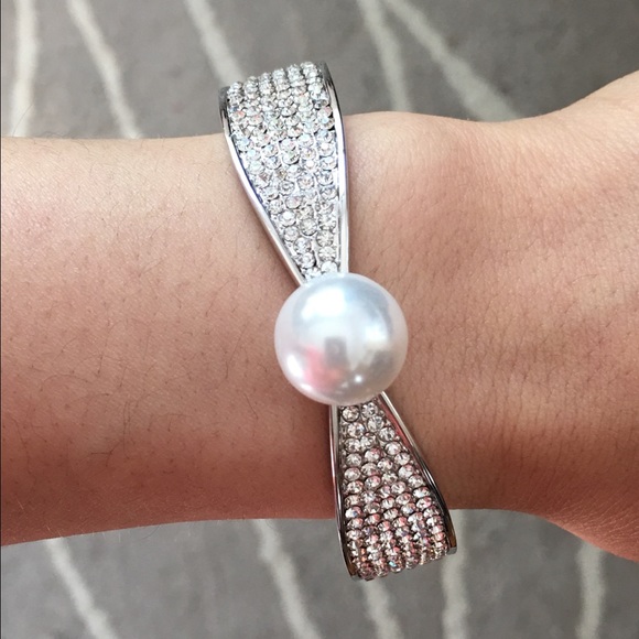 Bridal Pearl Bracelet with swarovski crystals