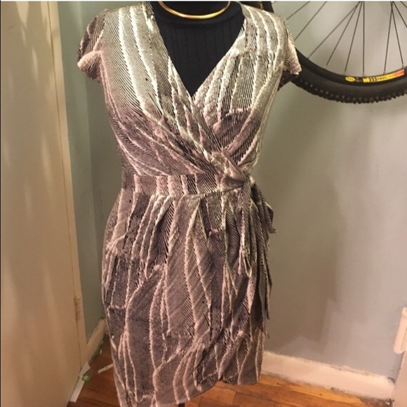 Wrap dress size small, cream and black print - Picture 2 of 2