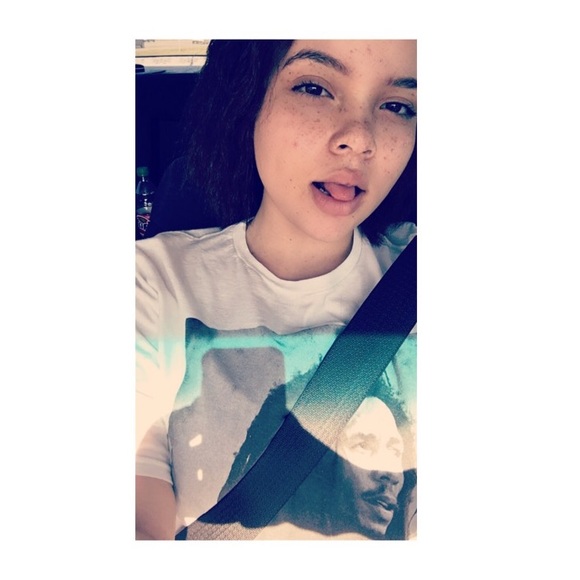 Meet your Posher, Alexadria - Picture 1 of 1