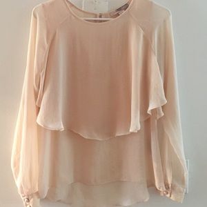 nice light peach flowy top