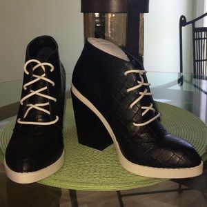 Chinese laundry Elise lace up booties