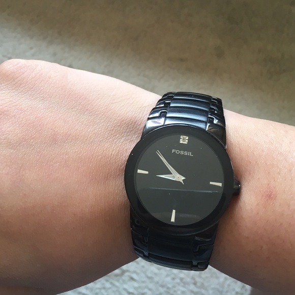 A Men's black fossil watch