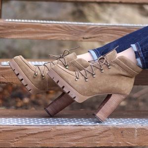 Report Signature Shoes - Tan Lug Sole Booties Report Signature Shoes - Tan Lug Sole Booties
