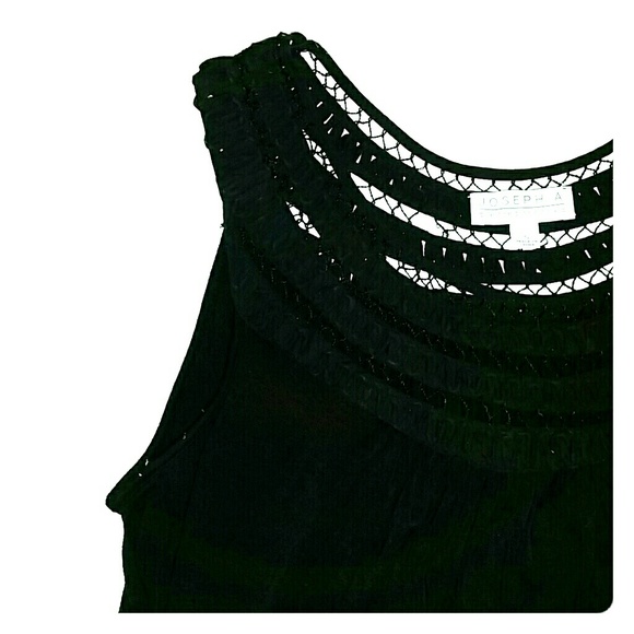 Sleeveless blk top