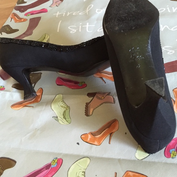 BLACK DRESS SHOES MODERATE HEEL WITH BEADED TRIM - Picture 3 of 4