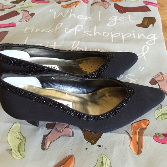 BLACK DRESS SHOES MODERATE HEEL WITH BEADED TRIM - Picture 4 of 4