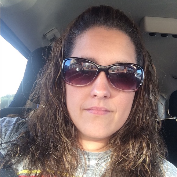 Meet your Posher, Denita