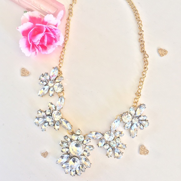 Statement Crystal Necklace!