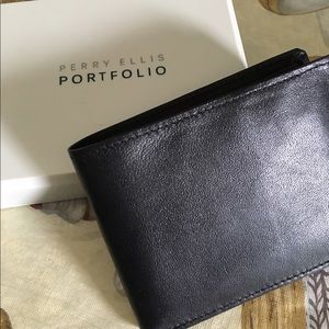 Perry Ellis Portfolio Men's wallet