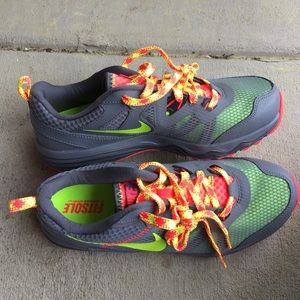 Grey Nike dual fusion NEW grey green orange neon