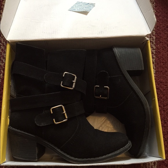 New, Cathy Jean suede booties sz 7 - Picture 3 of 4