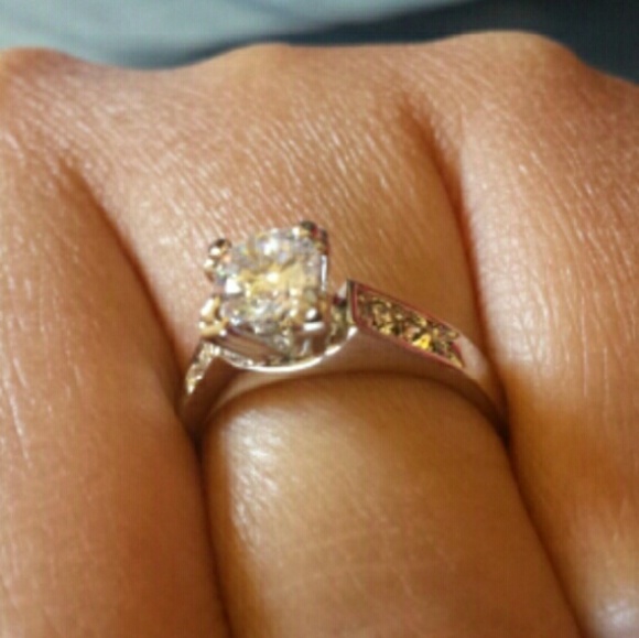 NWOT Cz Engagement Ring Size 6 - Picture 4 of 4