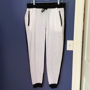 White/Black joggers