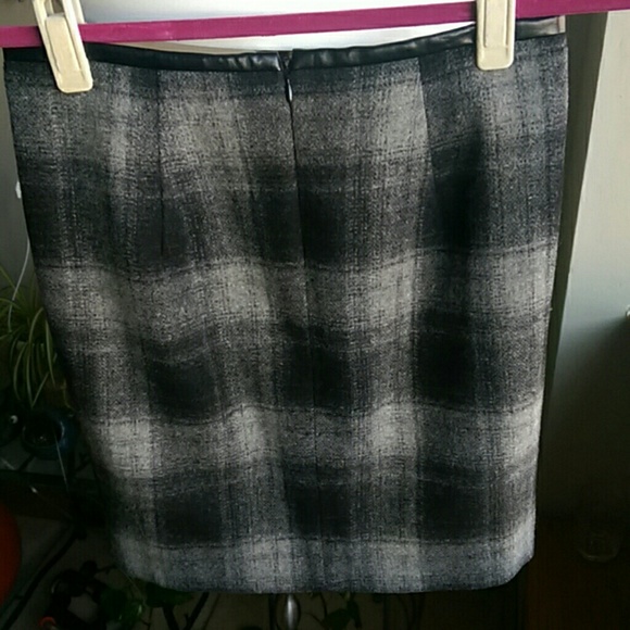 GAP Plaid Wool Skirt - Picture 2 of 3