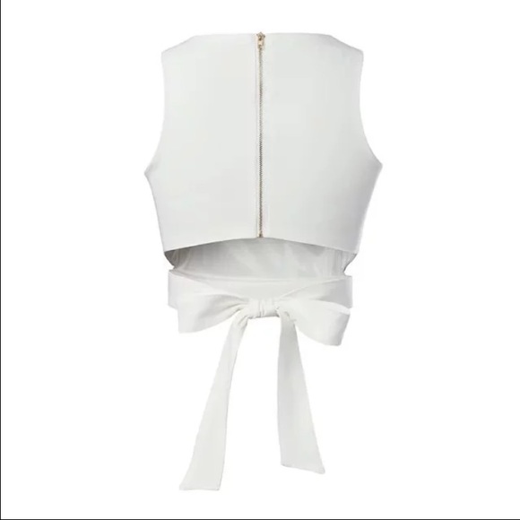 🎈Super cute Knot crop top. - Picture 3 of 4