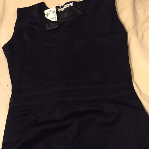 Black cocktail dress!! 🌺 - Picture 4 of 4