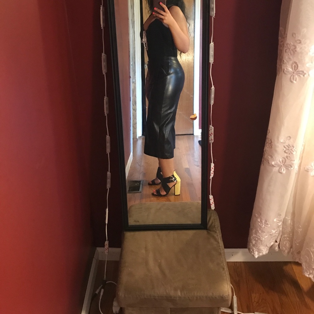 Trendy faux leather Culottes - Picture 3 of 7