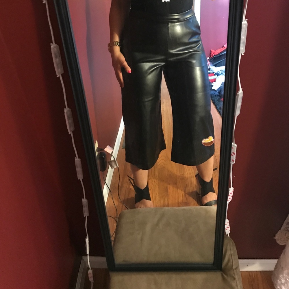 Trendy faux leather Culottes - Picture 7 of 7