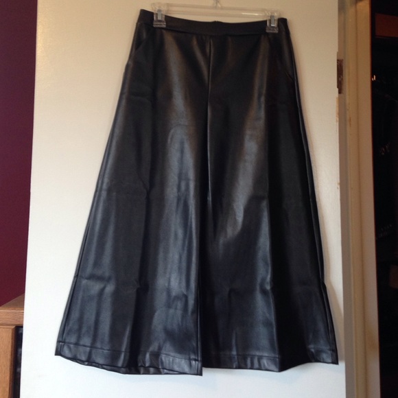 Trendy faux leather Culottes - Picture 4 of 7