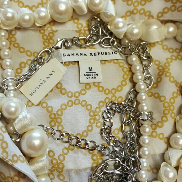 Banana Republic Silky Button Blouse Size M - Picture 2 of 3