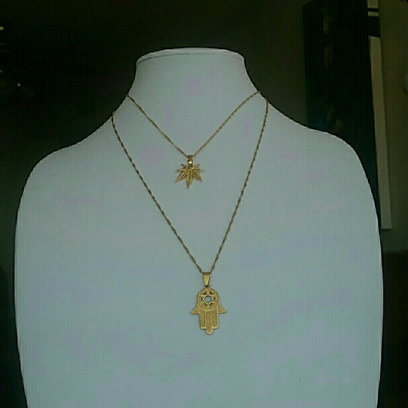 DAINTY Weed Queen 10k plated necklace! - Picture 2 of 3