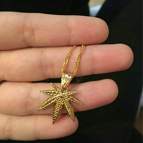 DAINTY Weed Queen 10k plated necklace! - Picture 3 of 3