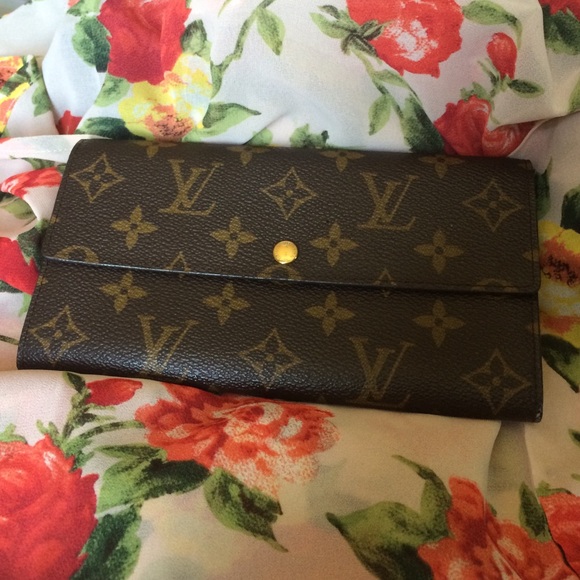 ❌SOLD❌ Louis Vuitton Sarah Wallet