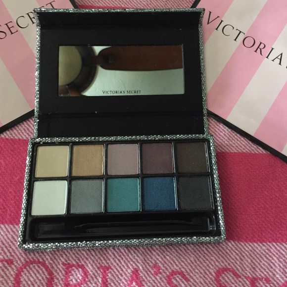 VS eyeshadow kit. NEW! - Picture 2 of 4