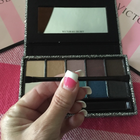 VS eyeshadow kit. NEW! - Picture 3 of 4