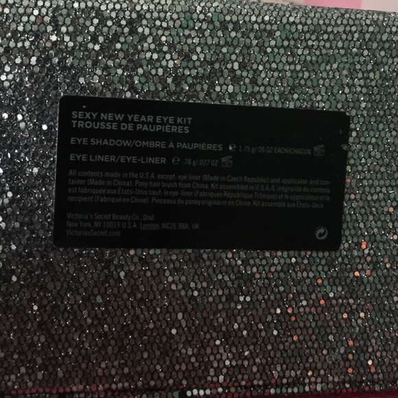 VS eyeshadow kit. NEW! - Picture 4 of 4