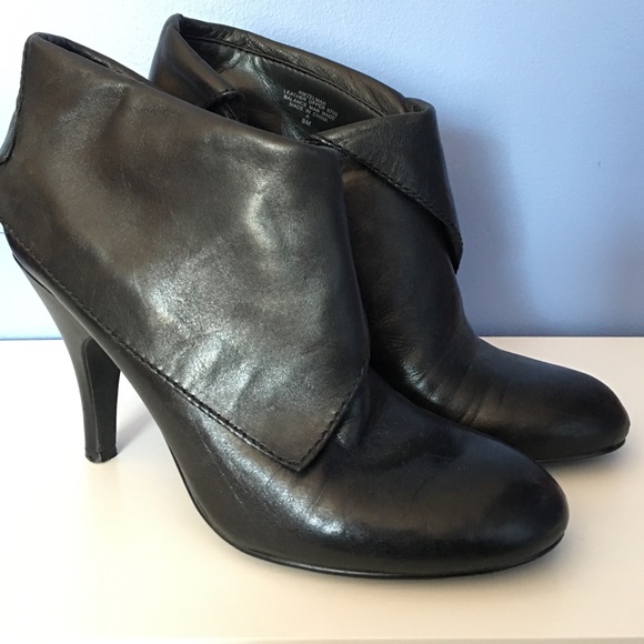 Cute ankle booties 👢