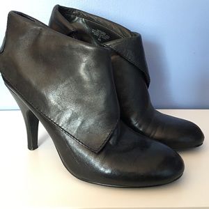 Cute ankle booties 👢