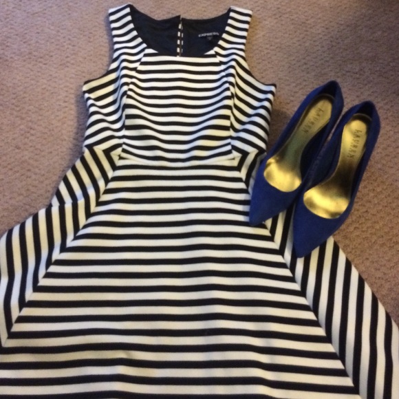 Express Dresses & Skirts - 💎B2G1💎 Express Black/White Stripe Dress