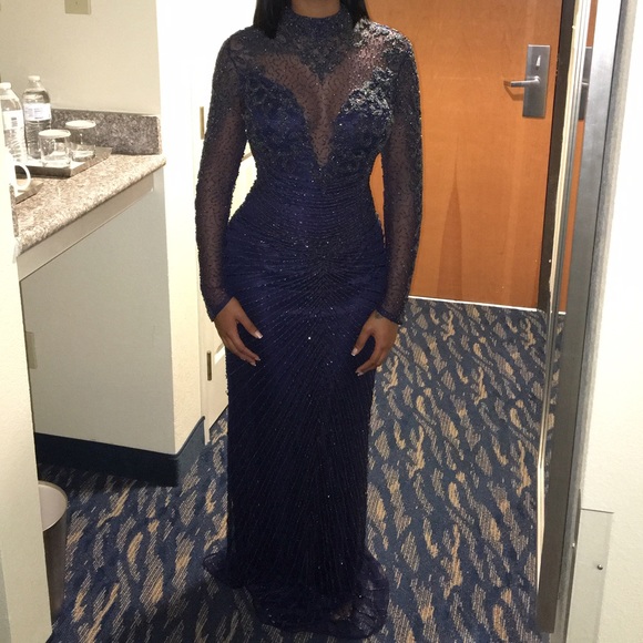 Beautiful beaded navy gown - Picture 1 of 4