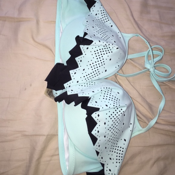 PINK vs flounce push up top