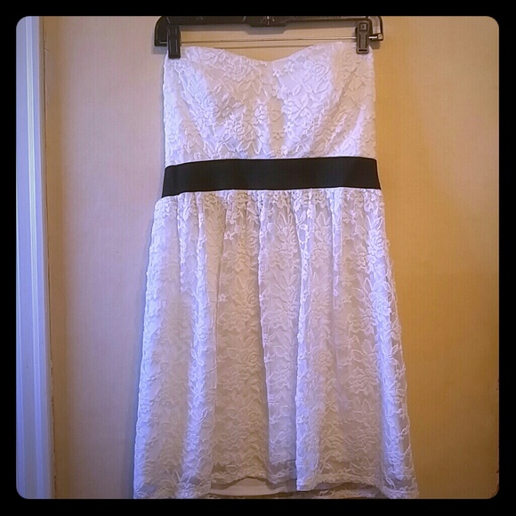 White strappless lace summer dress