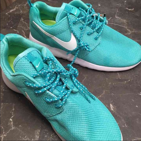 Tiffany Blue Nike Roshe