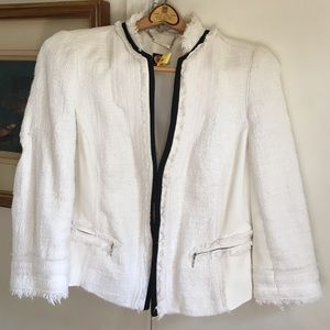White fringe blazer. Perfect for spring 🌺🍀.