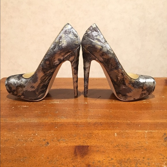 🔥🎈Sold 🔥Brian Atwood Metallic  Platform Pumps  7 - Picture 3 of 4