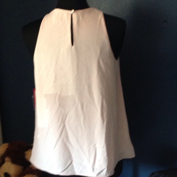 ⬇Beautiful Chiffon Vince Camuto Top - Picture 2 of 3